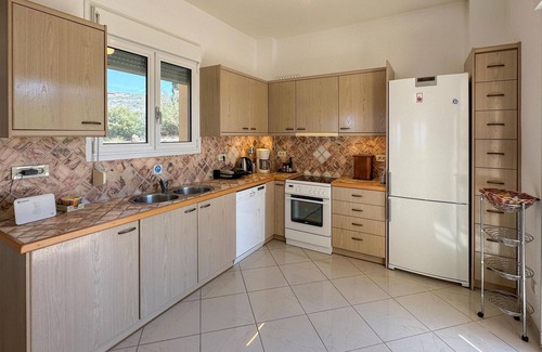 Kontos House | Beautiful home in Perdika with WiFi
