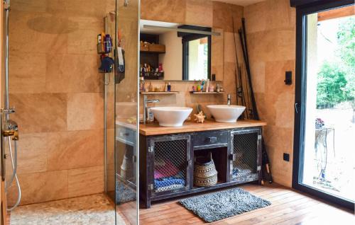 Pradines House | Beautiful Home In Pradines With Kitchen