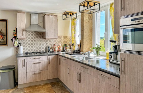 Pressigny House | Beautiful home in Pressigny with WiFi