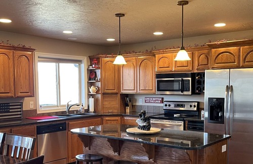 Davenport House | Beautiful home in Seven Bays with gorgeous views of Lake Roosevelt
