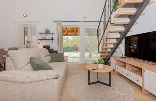 Sibenik House | Beautiful home in Sibenik with kitchen