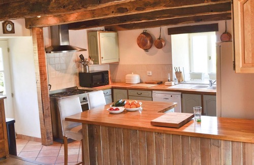 Sougeal House | Beautiful home in Sougeal with kitchen