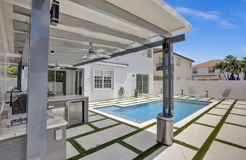 Tamiami House | Beautiful Home in south Miami perfect for a retreat or for families