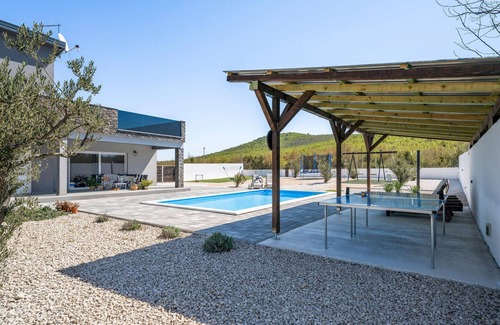 Stankovci House | Beautiful home in Stankovci with WiFi