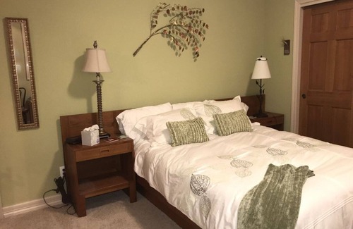 Morrison House | Beautiful home in the Denver foothills close to Red Rocks Amphitheater