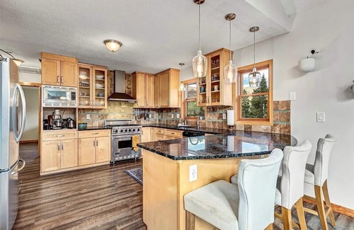Quandary Village House | Beautiful home in Blue River steps away from Quandry Peak and Breckenridge