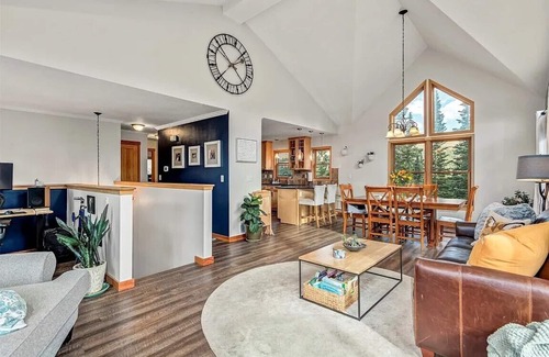 Quandary Village House | Beautiful home in Blue River steps away from Quandry Peak and Breckenridge