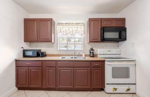 Westgate House | Beautiful home in West Palm 5 min to Airport