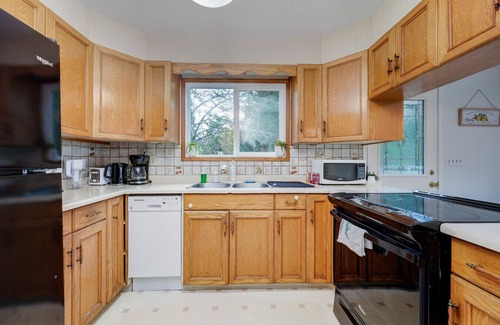 Cordova Bay House | Beautiful Home in Victoria BC