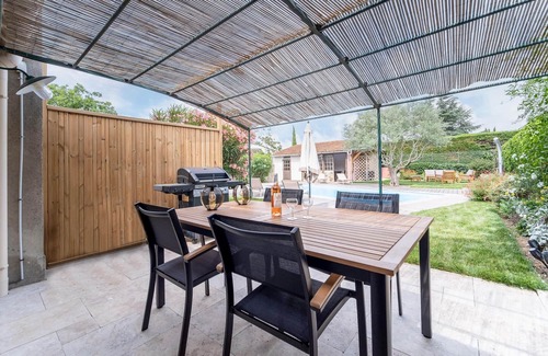 Villegly House | Beautiful home in Villegly with kitchen