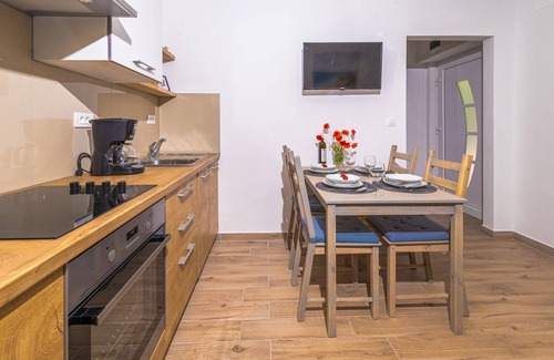 Jablanac House | Beautiful home in Vranjak with kitchen