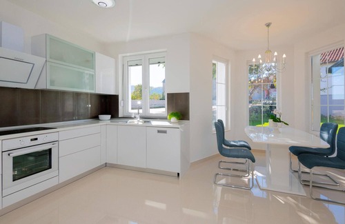 Zmijavci House | Beautiful home in Zmijavci with WiFi