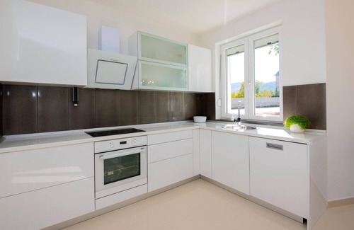 Zmijavci House | Beautiful home in Zmijavci with WiFi