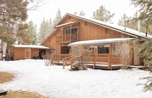Shasta County Cabin | Beautiful home minutes to Mt. Lassen, hunting, Pacific Crest Trail and fishing