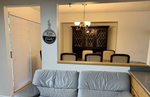 Guildford House | Beautiful home near a lake in the heart of the city!