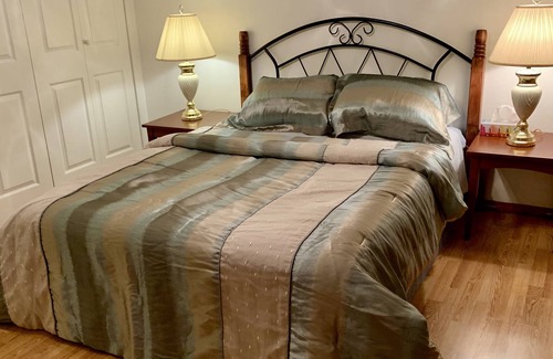 Guildford House | Beautiful home near a lake in the heart of the city!