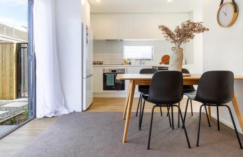 Christchurch Apartment | Beautiful home, Near CBD, Pet Friendly with Carpark
