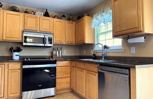 Branson House | Beautiful Home Nestled On 2 Acres Near Cox Medical Center & Branson Landing