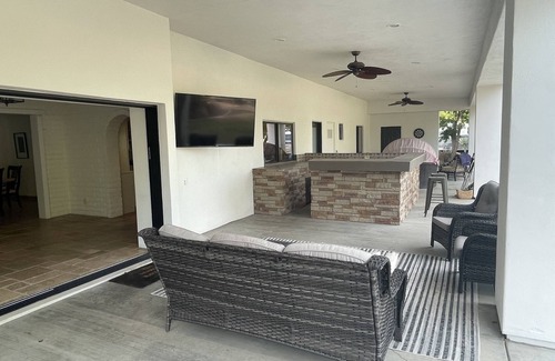 Paradise Valley Village Villa | Beautiful Home on 1 acre lot facing the golf course in Scottsdale