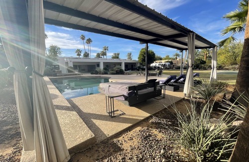 Paradise Valley Village Villa | Beautiful Home on 1 acre lot facing the golf course in Scottsdale