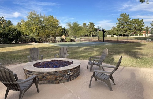 Paradise Valley Village Villa | Beautiful Home on 1 acre lot facing the golf course in Scottsdale