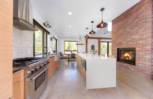 Roberts House | Beautiful home on 16 acres with private access to Rock Creek!