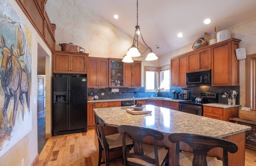 Pine House | Beautiful Home on 40+ Acres on South Platte River