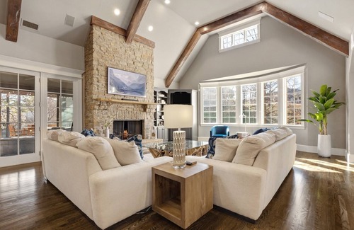 Jenks House | Beautiful home on Acre Lot in Jenks.