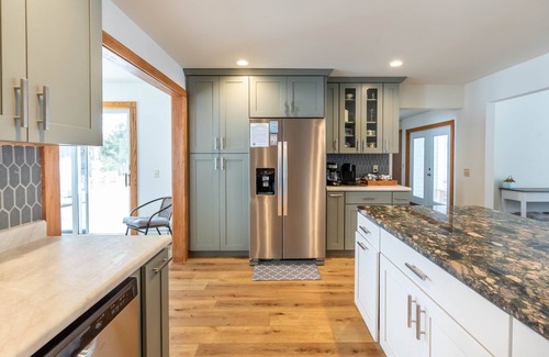 Interlochen House | Beautiful Home on Bass Lake Four Seasons