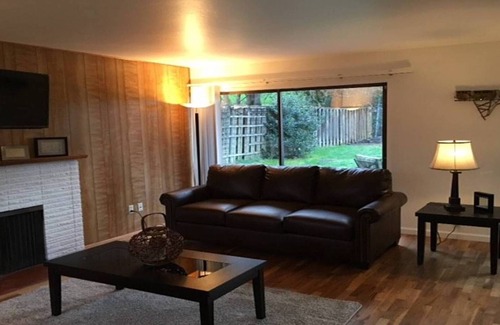 Highline House | Beautiful Home On Glen Acres Golf Course, Hottub!