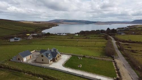 Carrowmore Villa | Beautiful Home on Lake Carrowmore