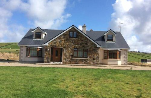 Carrowmore Villa | Beautiful Home on Lake Carrowmore