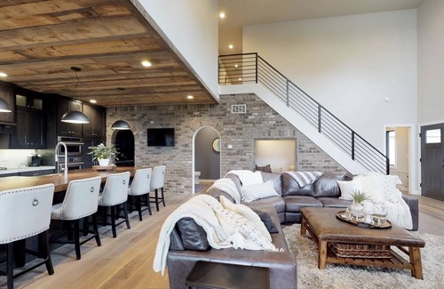 Neenah House | Beautiful Home on Lake Winnebago - Perfect Getaway with amazing sunrises!