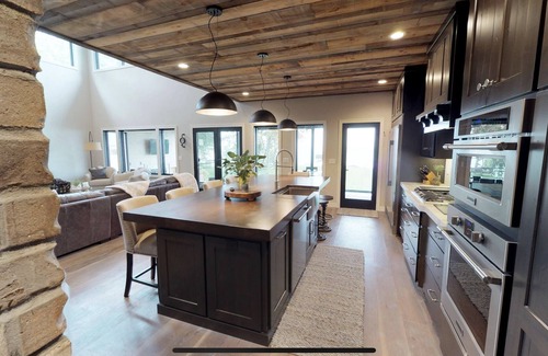 Neenah House | Beautiful Home on Lake Winnebago - Perfect Getaway with amazing sunrises!