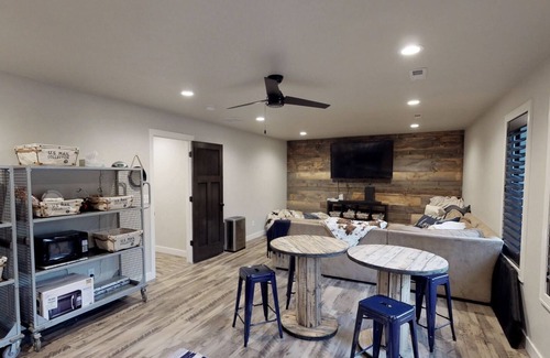 Neenah House | Beautiful Home on Lake Winnebago - Perfect Getaway with amazing sunrises!