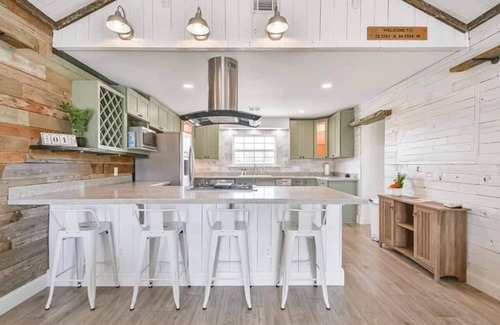 Bayou Vista House | Beautiful Home on Ocean Canals near Galveston