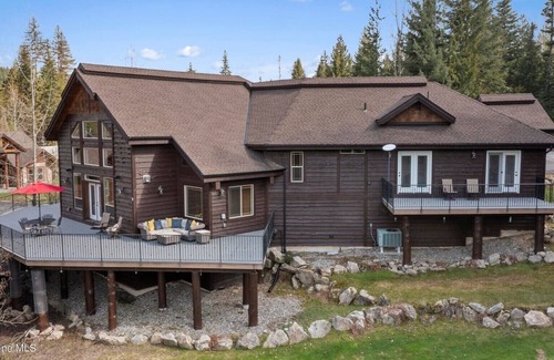 Priest River House | Beautiful home on the 10th green on Priest Lake Golf Course
