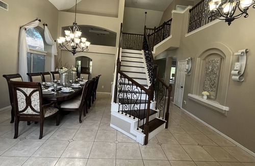 Houston House | Beautiful home, perfect for family dinners