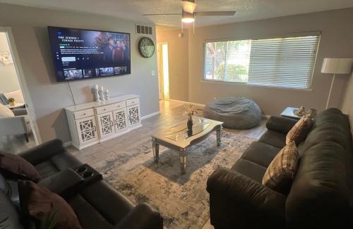 Fresno House | Beautiful Home & Pool