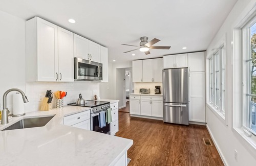 Town of Southold Town House | Beautiful home short walk to the beach, w/outdoor shower, grill & central AC