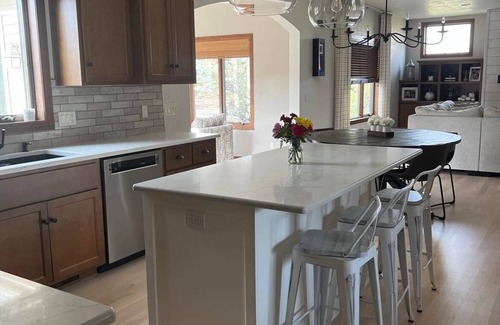 Neenah House | Beautiful home Sleeps 10 with Heated Inground Pool