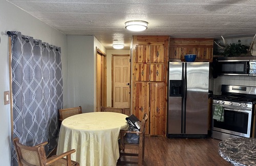 Roberts Cabin | Beautiful home steps from the lake, Mountain View’s
