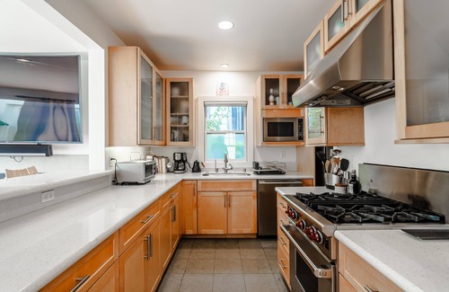 Old Town House | Beautiful home steps from the Sausalito waterfront and restaurants.