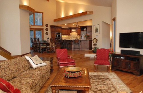 Monument House | Beautiful Home Surrounded by Tall Pines and Awesome Mountain Views