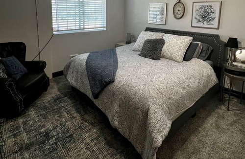 Yakima House | Beautiful Home surrounded by apple orchard. Quiet beautiful pond, outdoor living