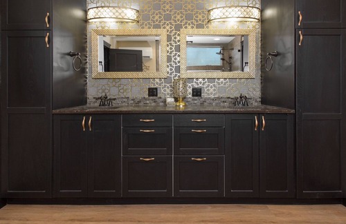 Yakima House | Beautiful Home surrounded by apple orchard. Quiet beautiful pond, outdoor living