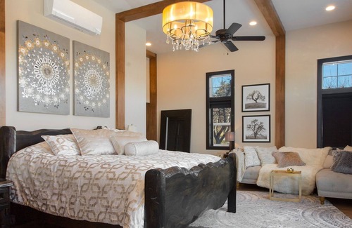 Yakima House | Beautiful Home surrounded by apple orchard. Quiet beautiful pond, outdoor living