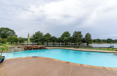 Wellborn House | Beautiful Home on 3 acres Minutes from A&M