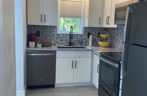 Citrus Isles House | Beautiful Home/4 miles to Beach & FLL Airport
