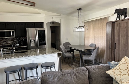 Lake Havasu City House | Beautiful home with SPARKLING pool & spa! Miles and miles of off roading.